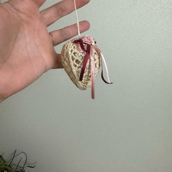 Starched 3D handmade doily ribbon Hand Crafted Christmas Ornament Collection - Picture 9 of 9